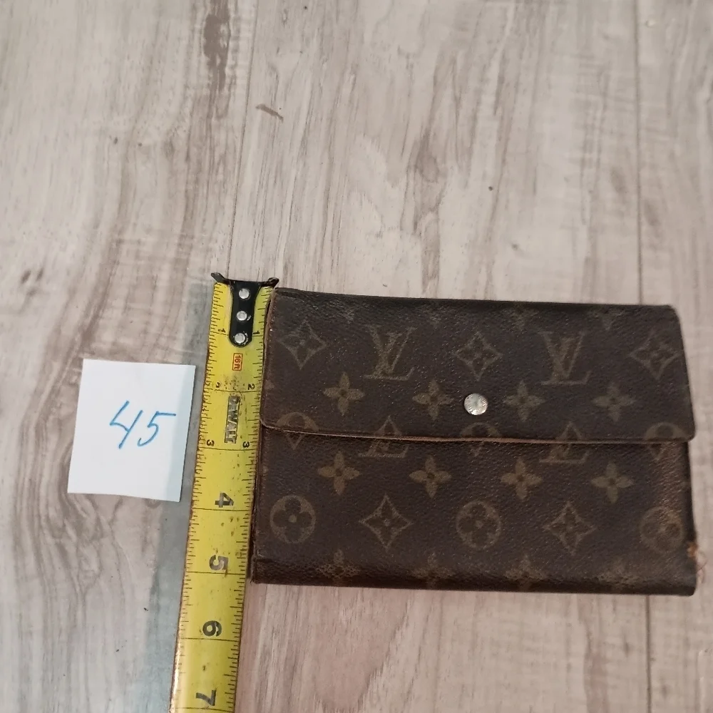 Louis Vuitton Monogram Sarah Long Trifold Wallet